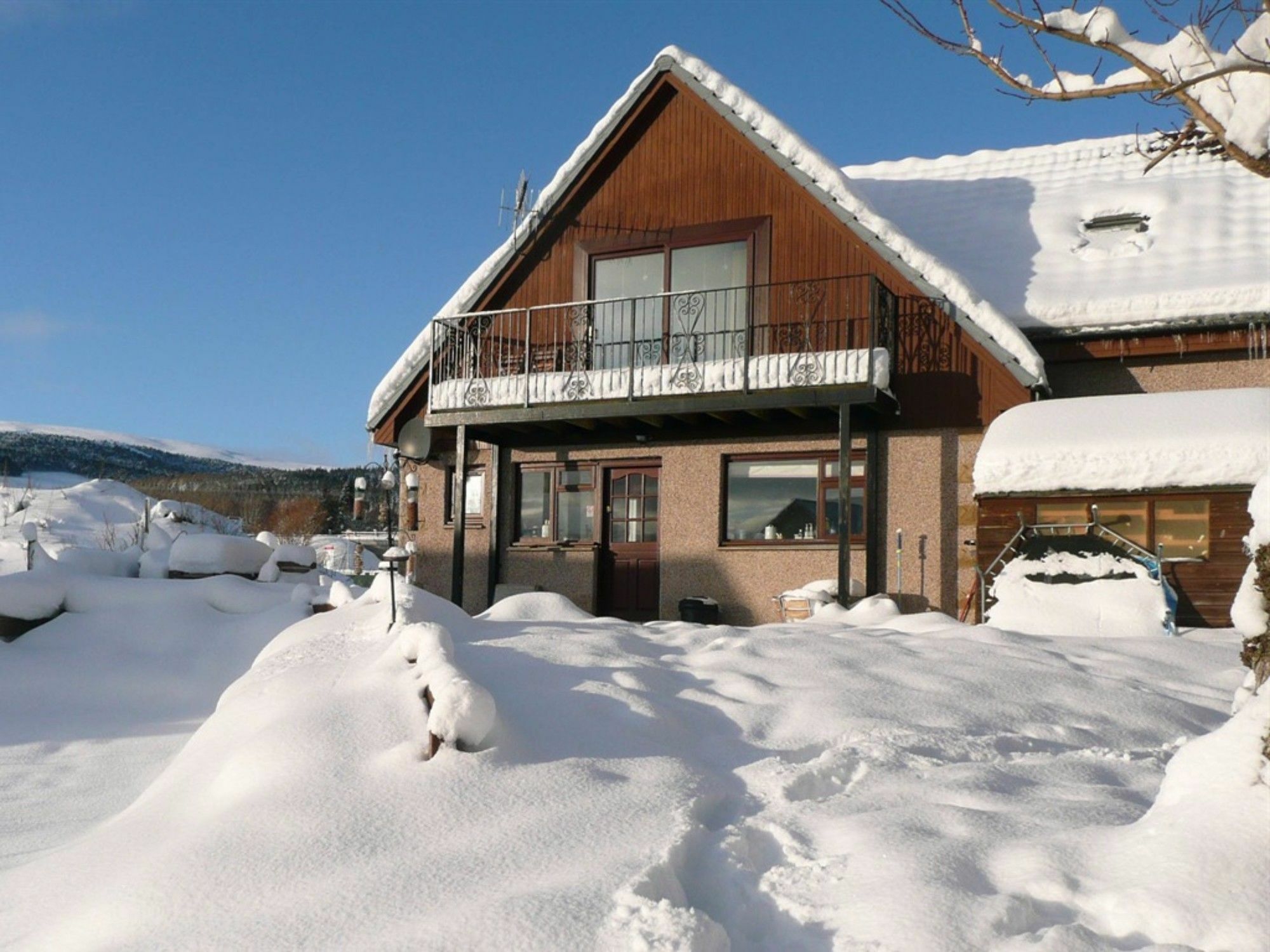 Carn Mhor Bed And Breakfast Aviemore Exterior photo